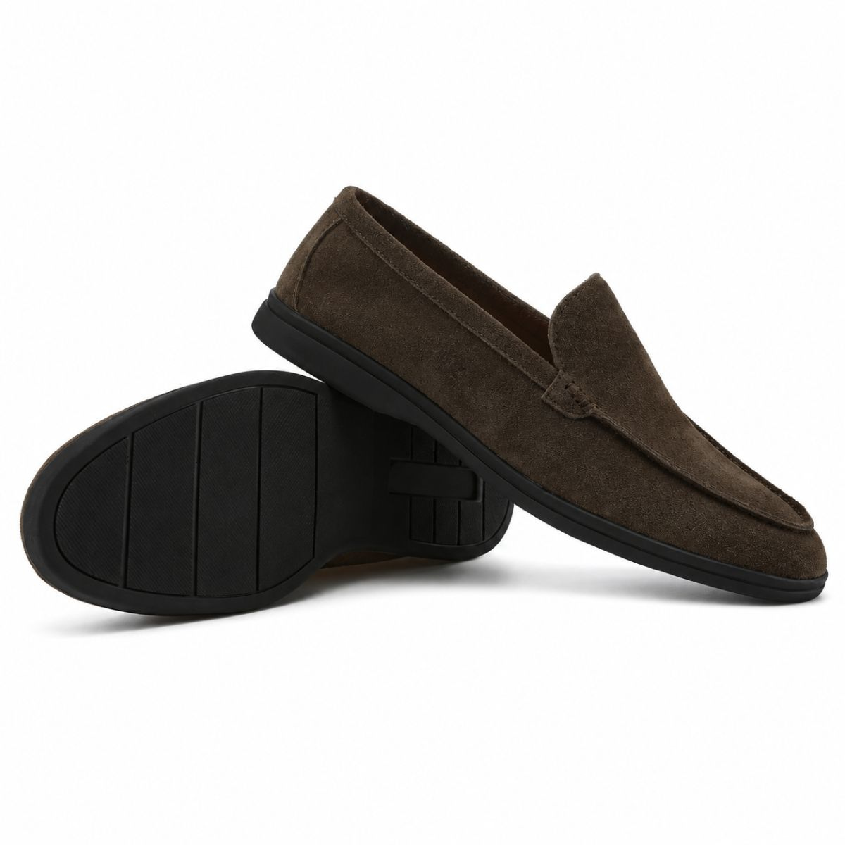 Hochwertige Wildleder-Loafer mit schwarzer Sohle