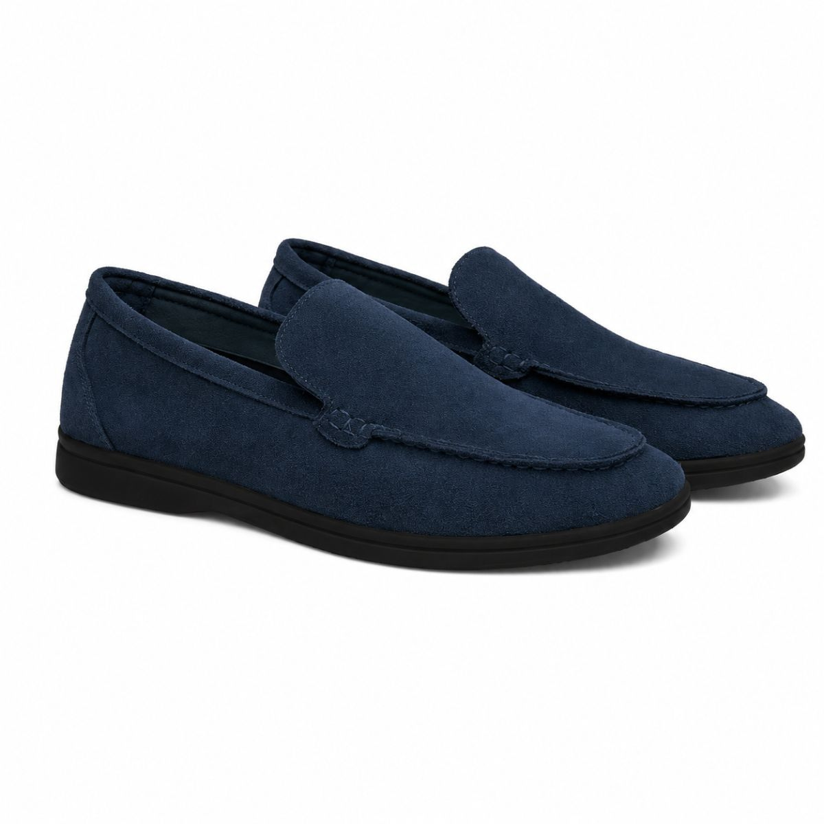 Hochwertige Wildleder-Loafer mit schwarzer Sohle
